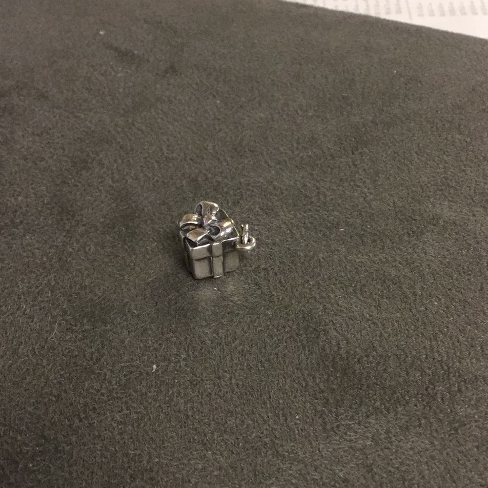 3-D Gift Box Charm